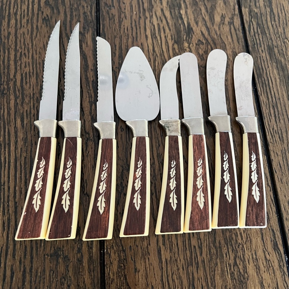 Regent Sheffield English Cheese Knife Spreader Set of 8 Treasure Chest Stainless